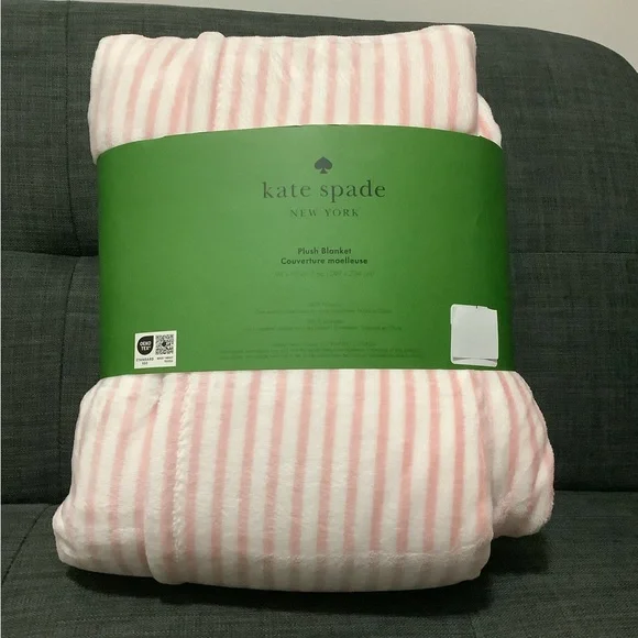 Kate Spade,QUEEN,  Soft Pink Striped with spread hearts ❤️  Blanket. - Picture 2 of 5